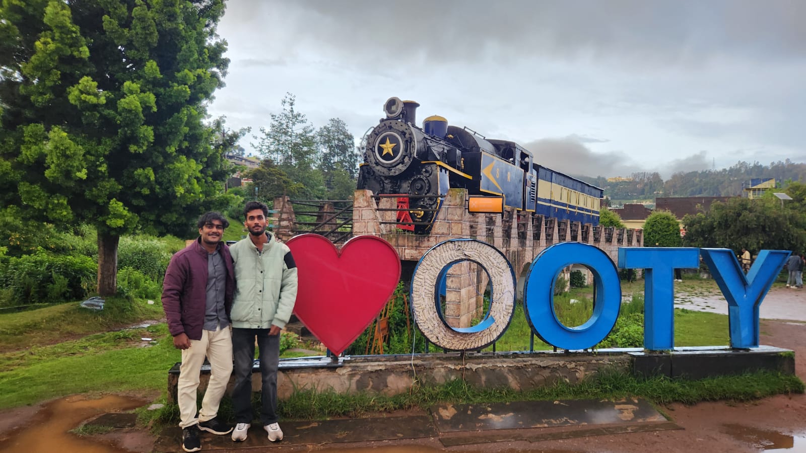 Travora Voyagers at I Love Ooty sign after one day Ooty trip